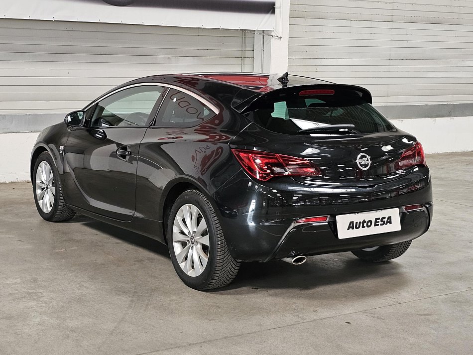 Opel Astra 1.4 T OPC line GTC