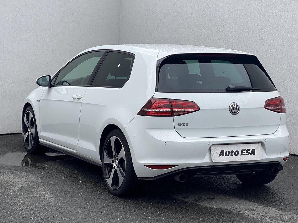 Volkswagen Golf 2.0TSi GTi