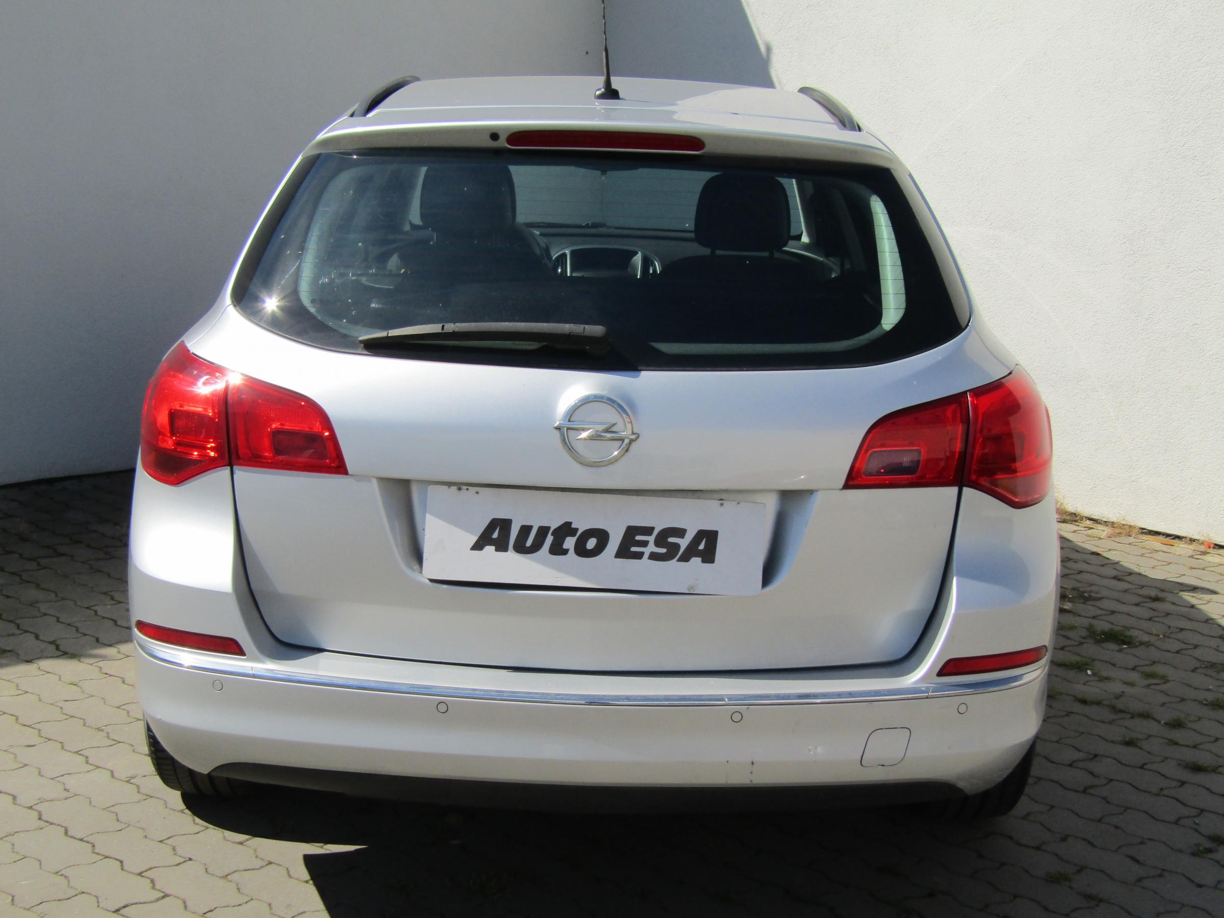 Opel Astra, 2013 - pohled č. 5