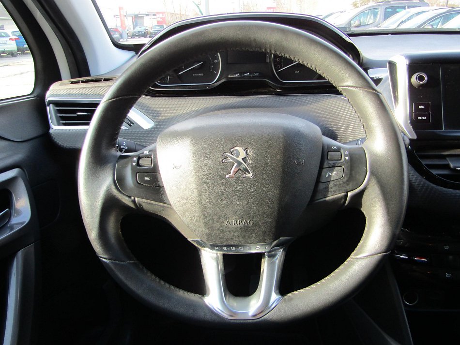 Peugeot 2008 1.2i 