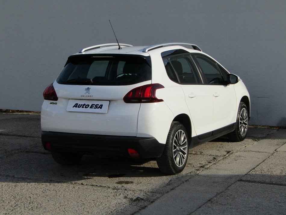 Peugeot 2008 1.2i 