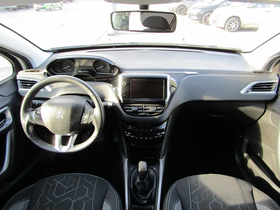 Peugeot 2008 1.2i 