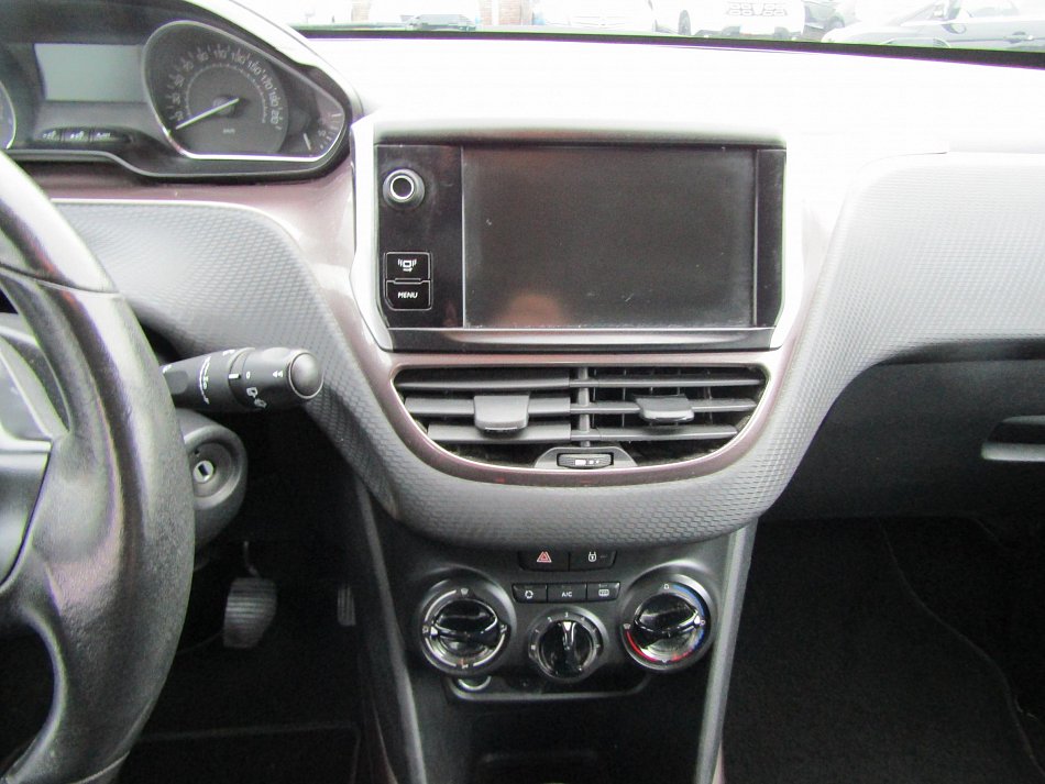 Peugeot 2008 1.2 VTi 