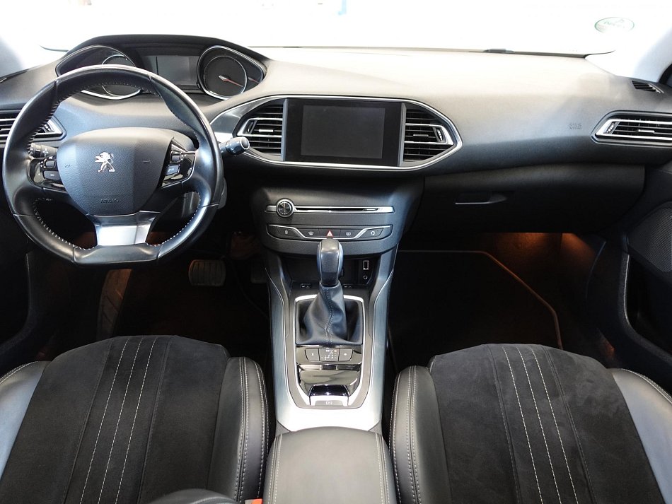 Peugeot 308 1.2i 