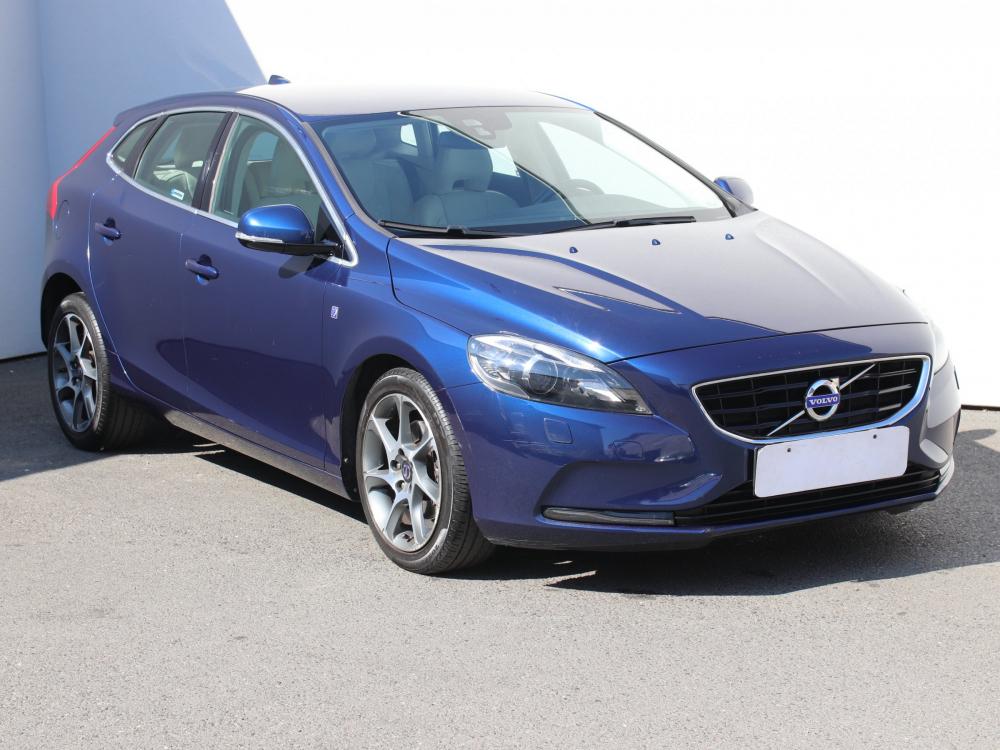 Volvo V40, 2015