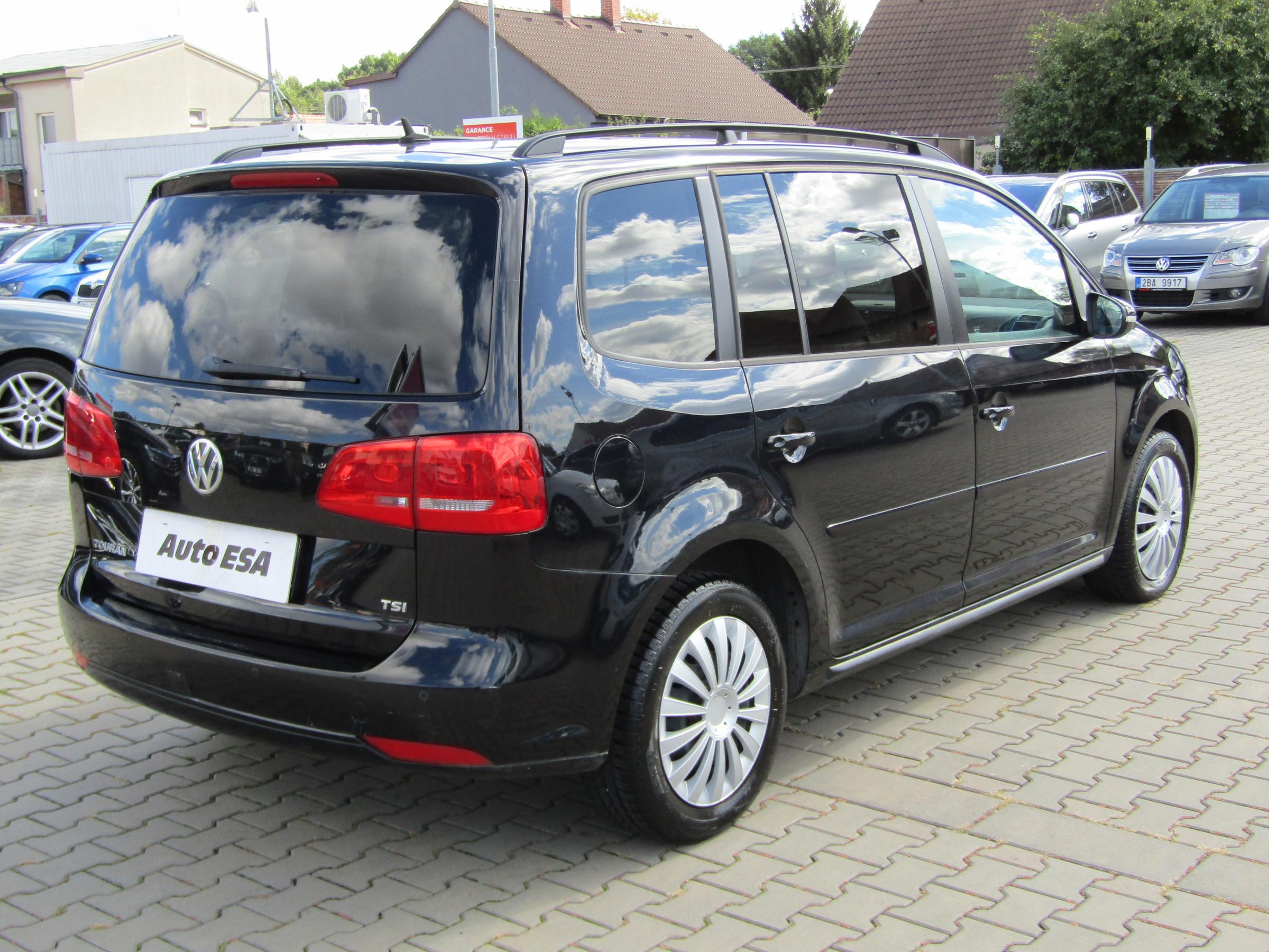 Volkswagen Touran, 2012 - pohled č. 4