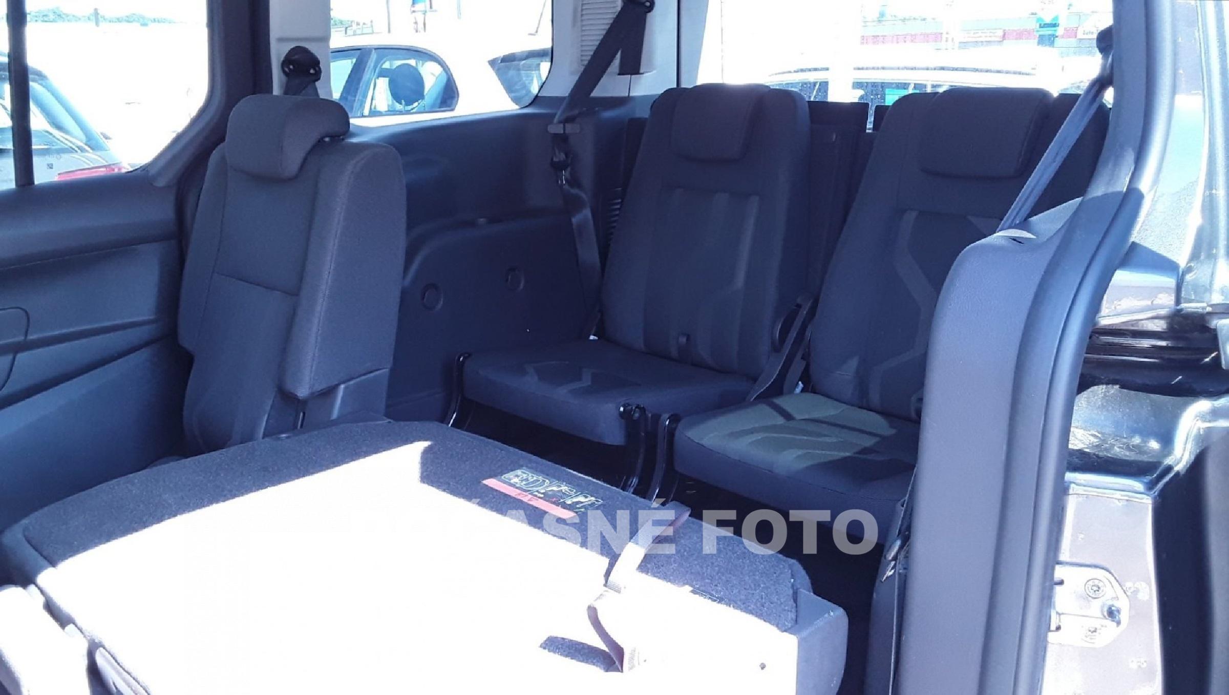 Ford Tourneo Connect, 2017 - pohled č. 16