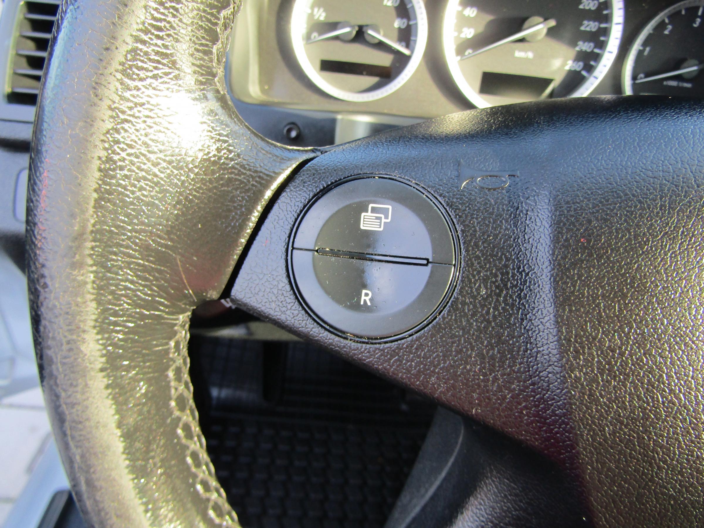 Mercedes-Benz Třída C, 2009 - pohled č. 15