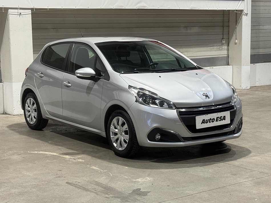 Peugeot 208 1.2i 