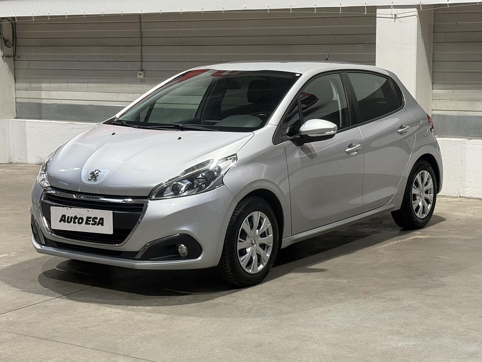 Peugeot 208 1.2i 