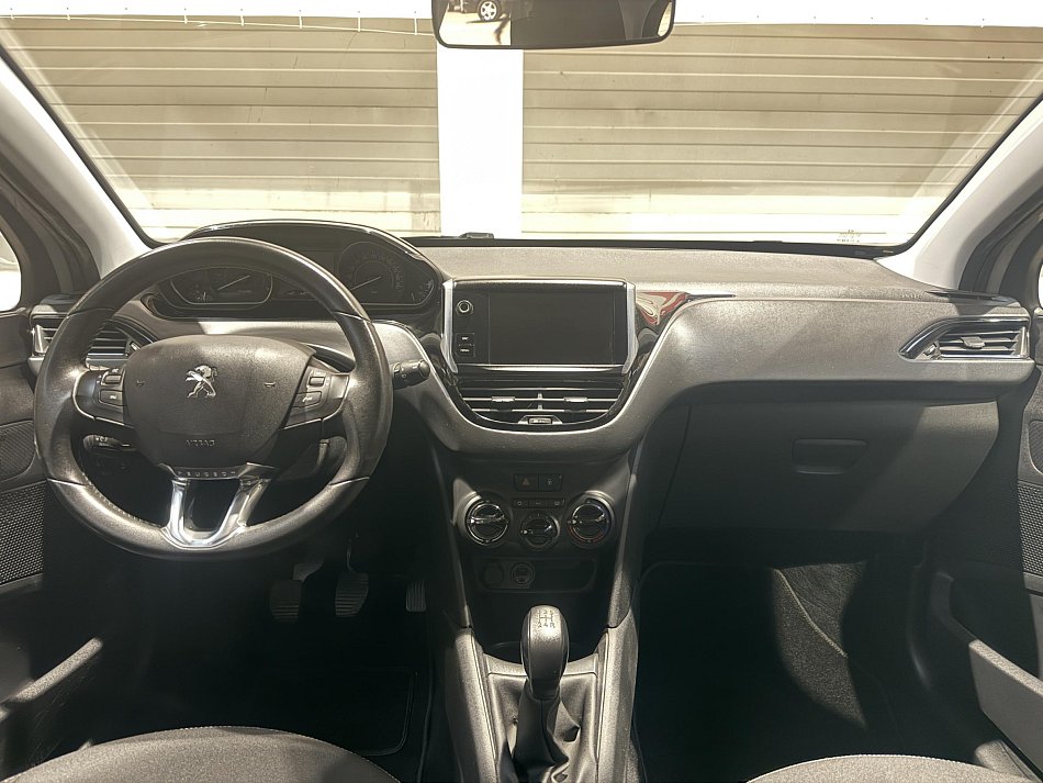 Peugeot 208 1.2i 