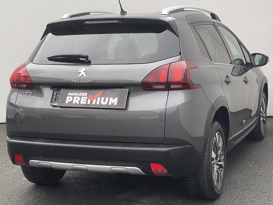 Peugeot 2008 1.2PT Crossway