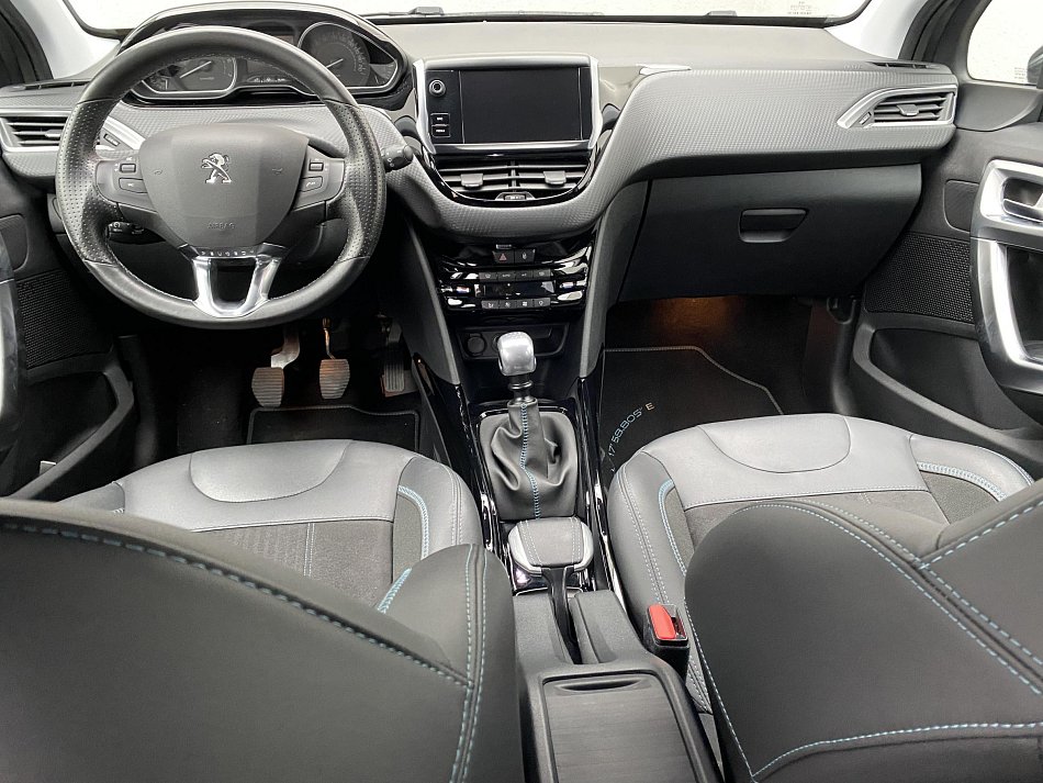 Peugeot 2008 1.2PT Crossway