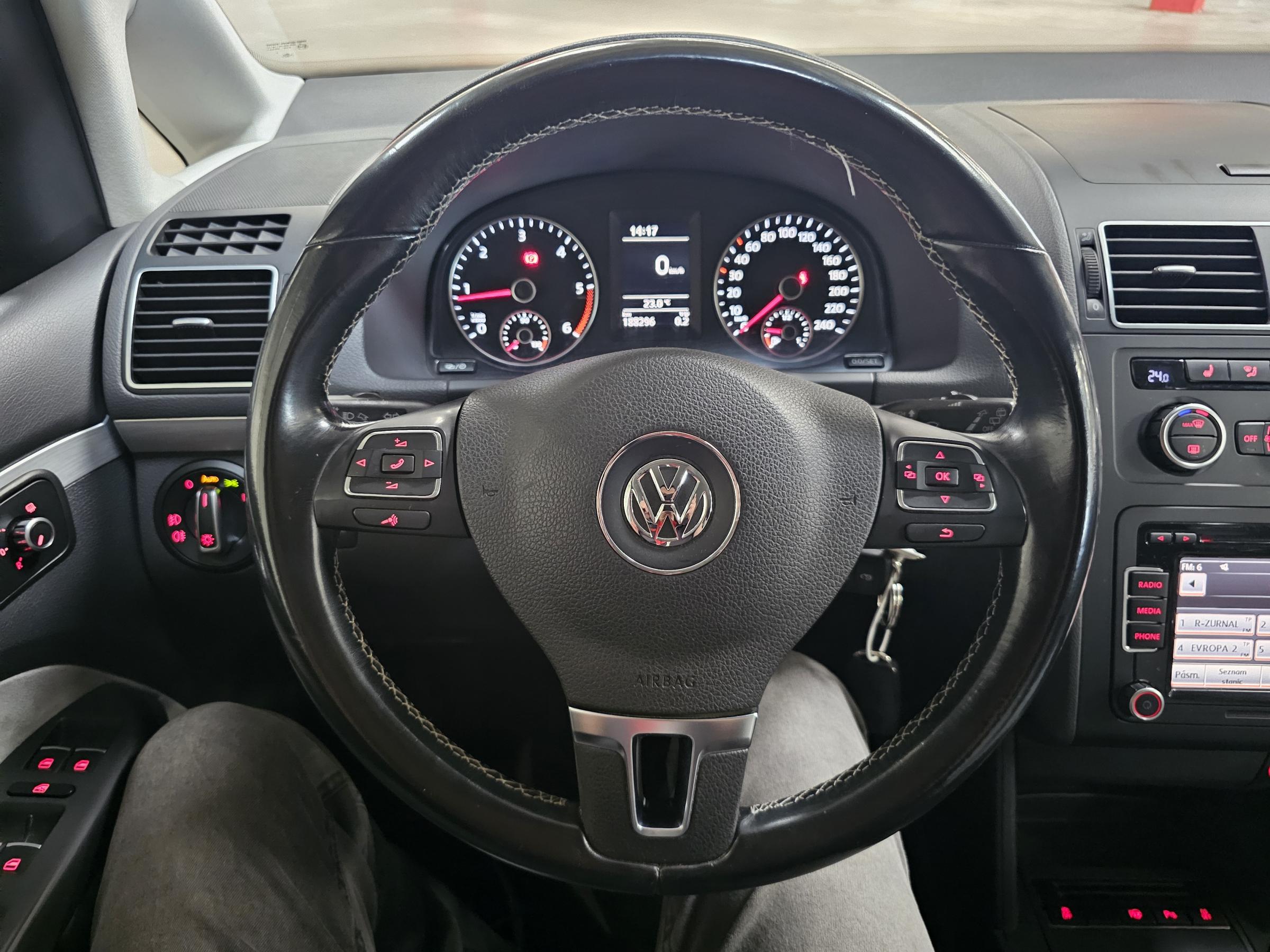 Volkswagen Touran, 2015 - pohled č. 16