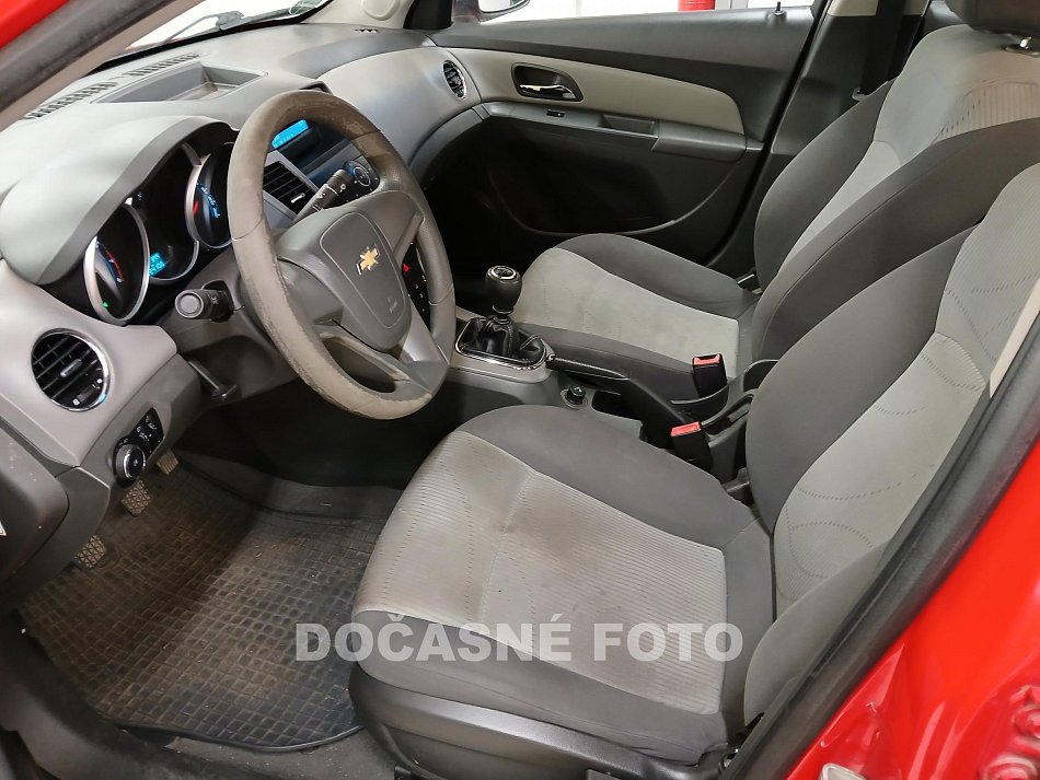 Chevrolet Cruze 1.6 i 