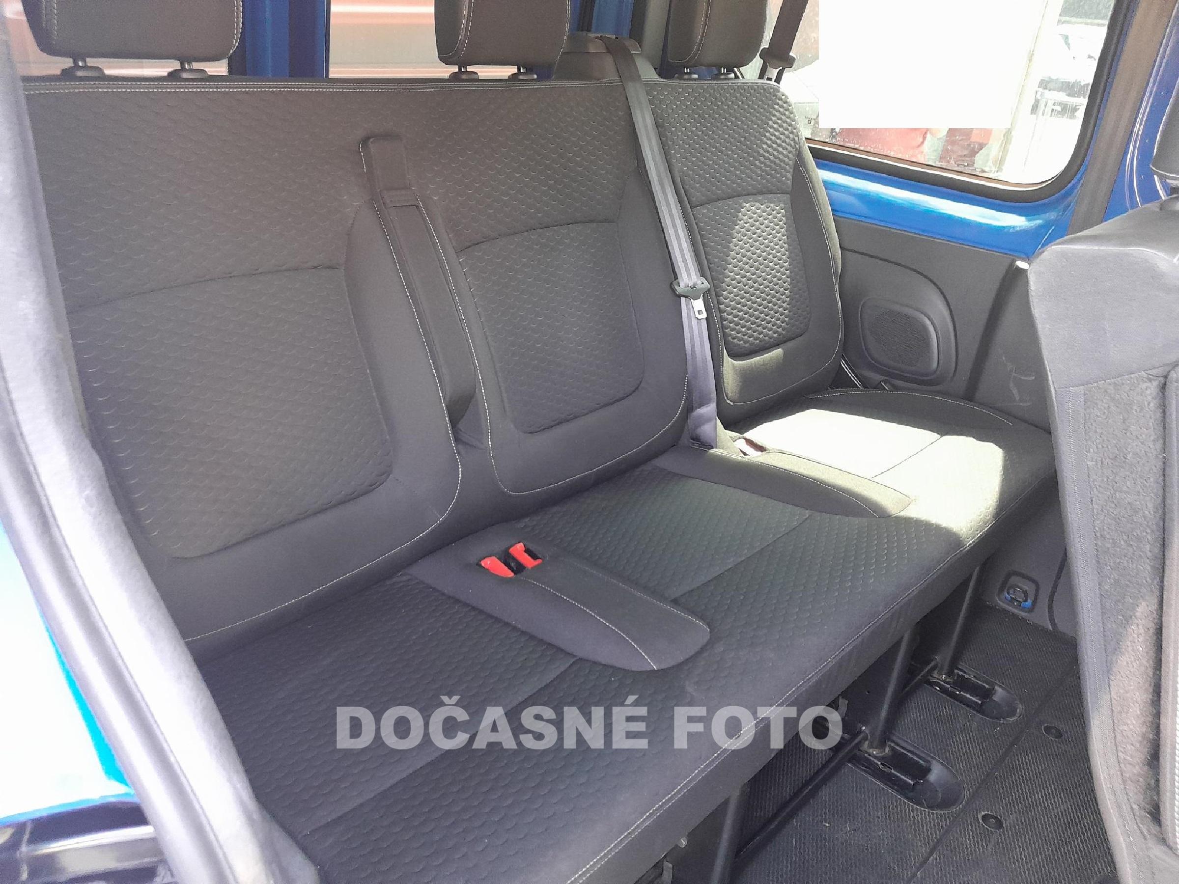 Opel Vivaro, 2015 - pohled č. 12