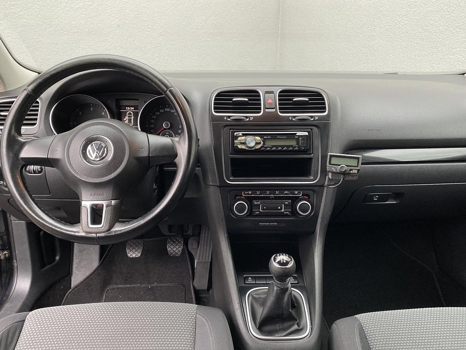 Volkswagen Golf 1.6 TDi 