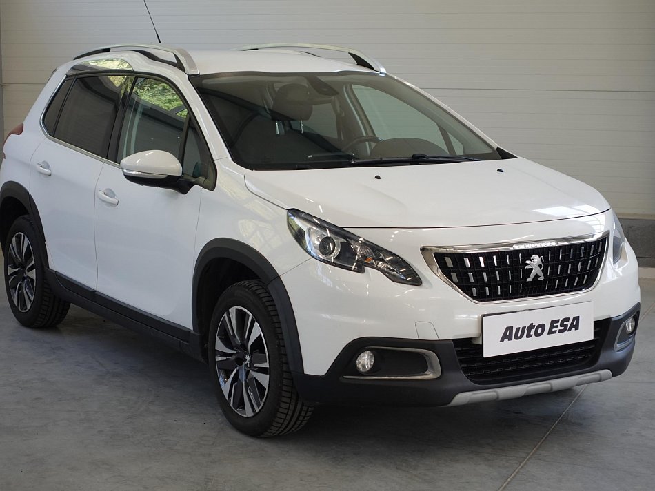 Peugeot 2008 1.2i 