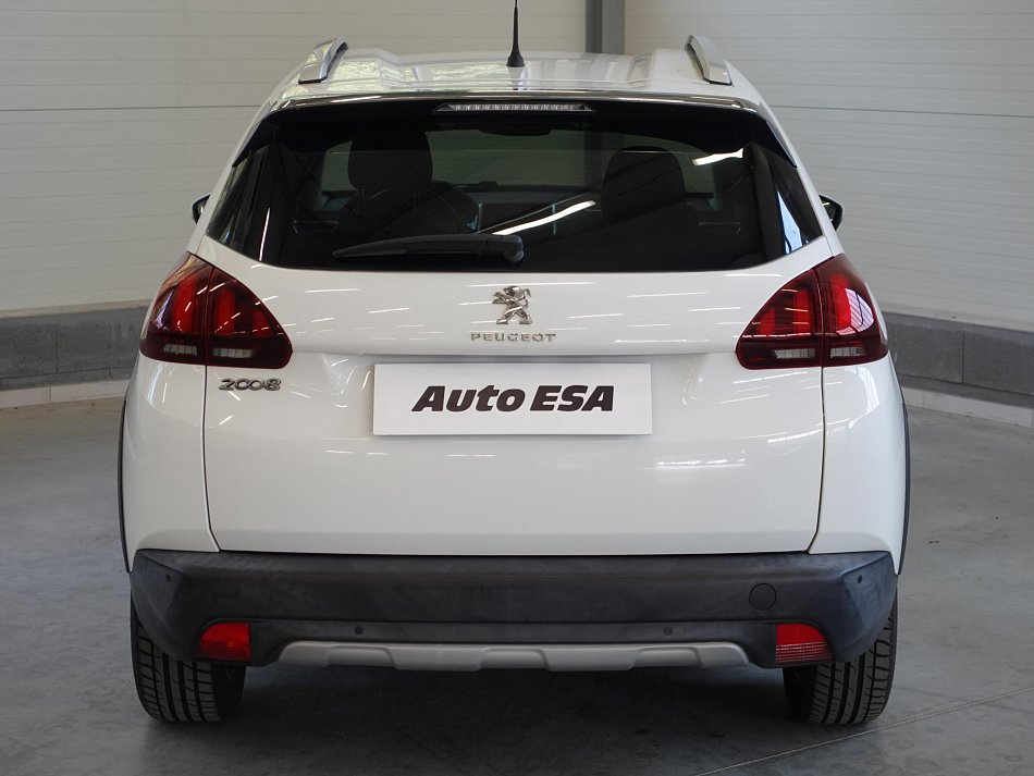 Peugeot 2008 1.2i 