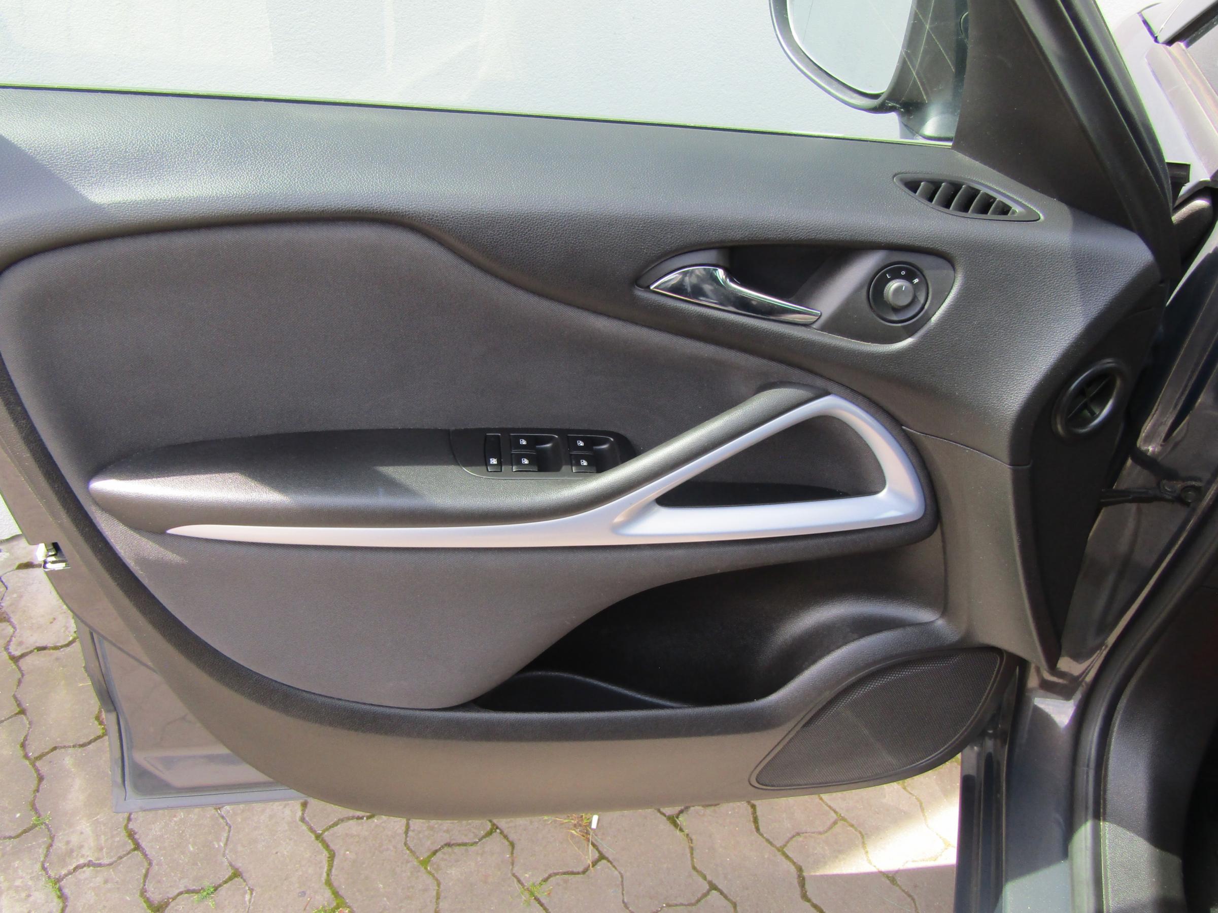 Opel Zafira, 2015 - pohled č. 9