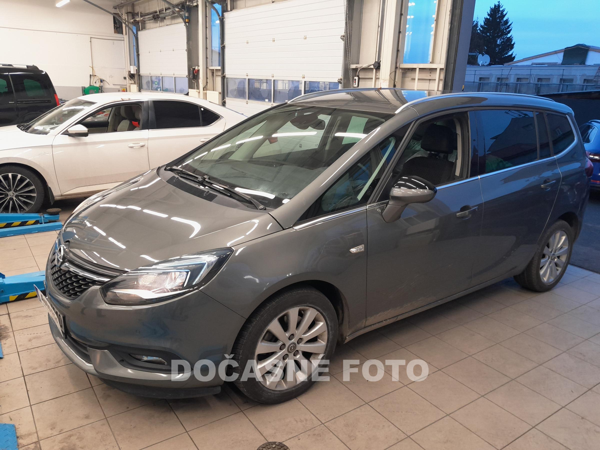 Opel Zafira, 2017