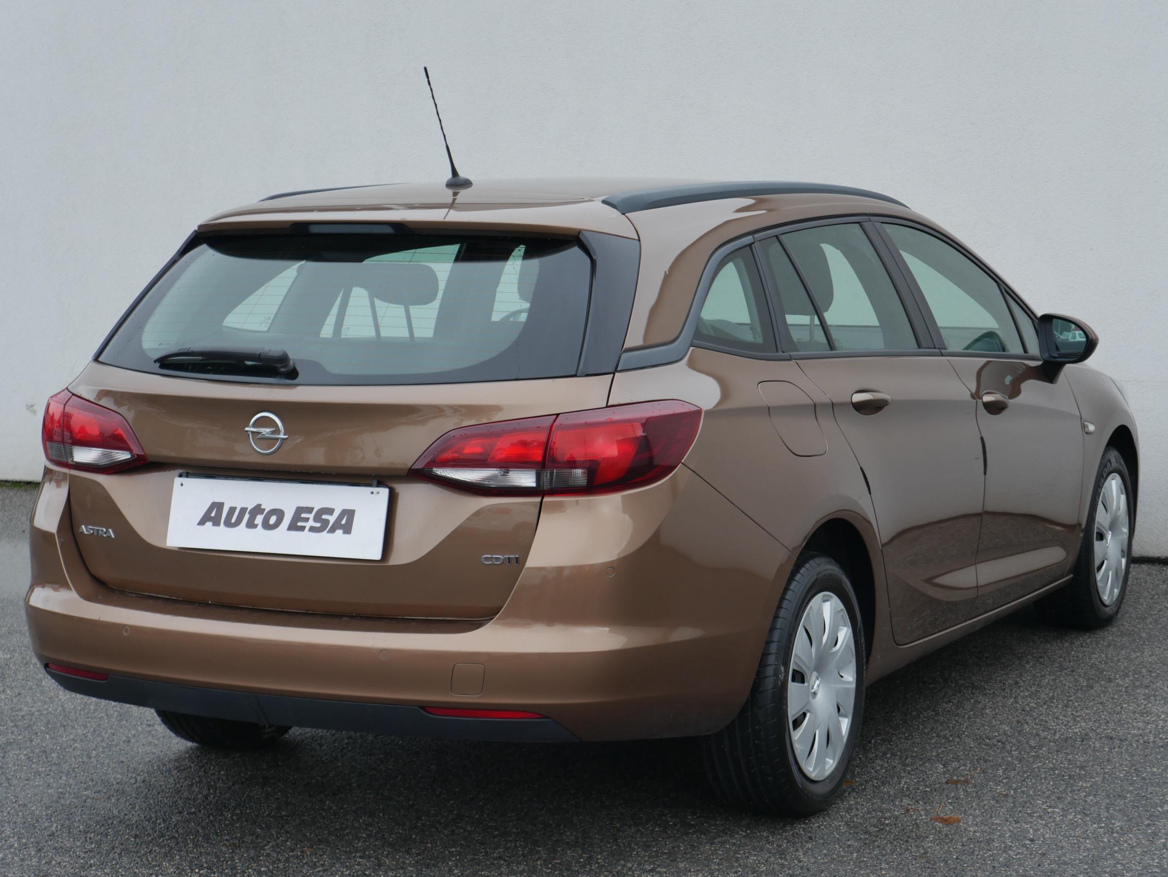 Opel Astra, 2016 - pohled č. 4