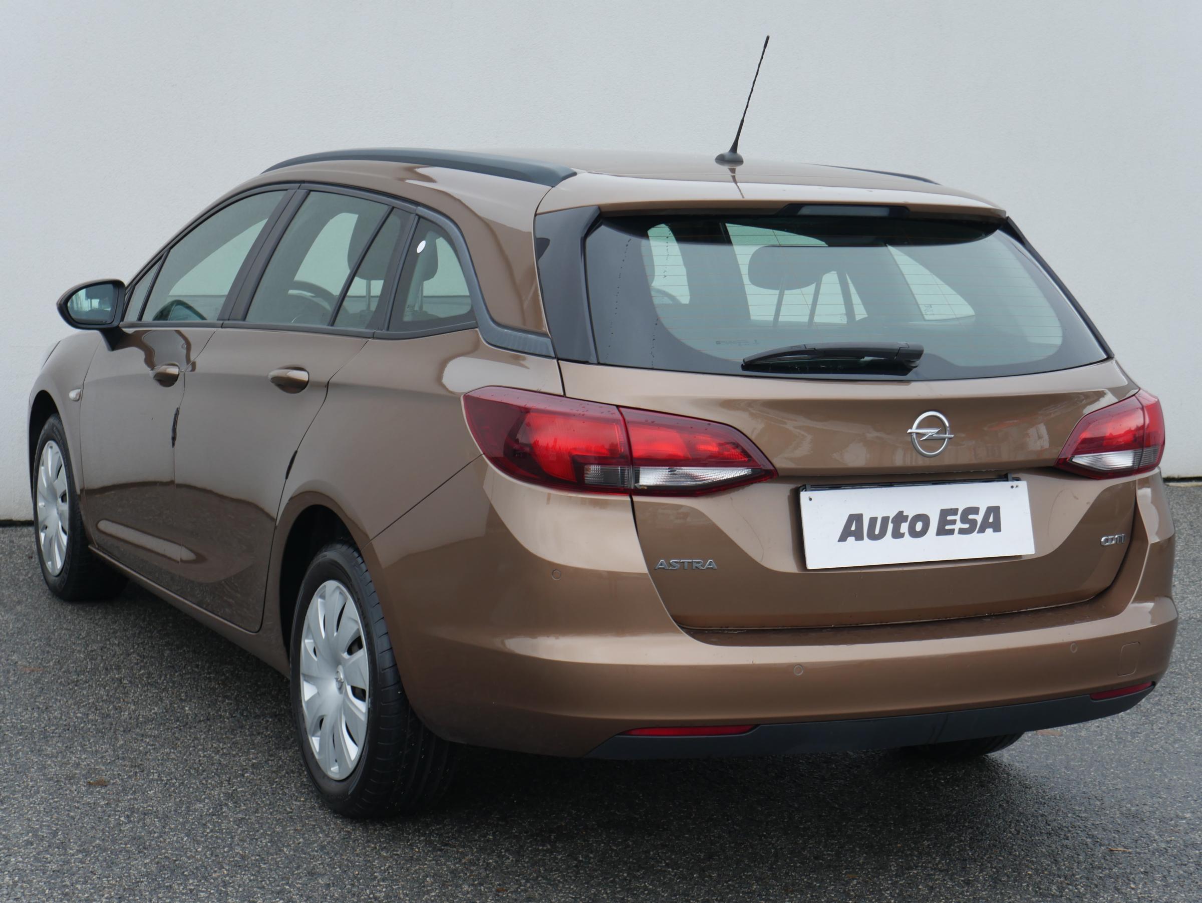 Opel Astra, 2016 - pohled č. 6