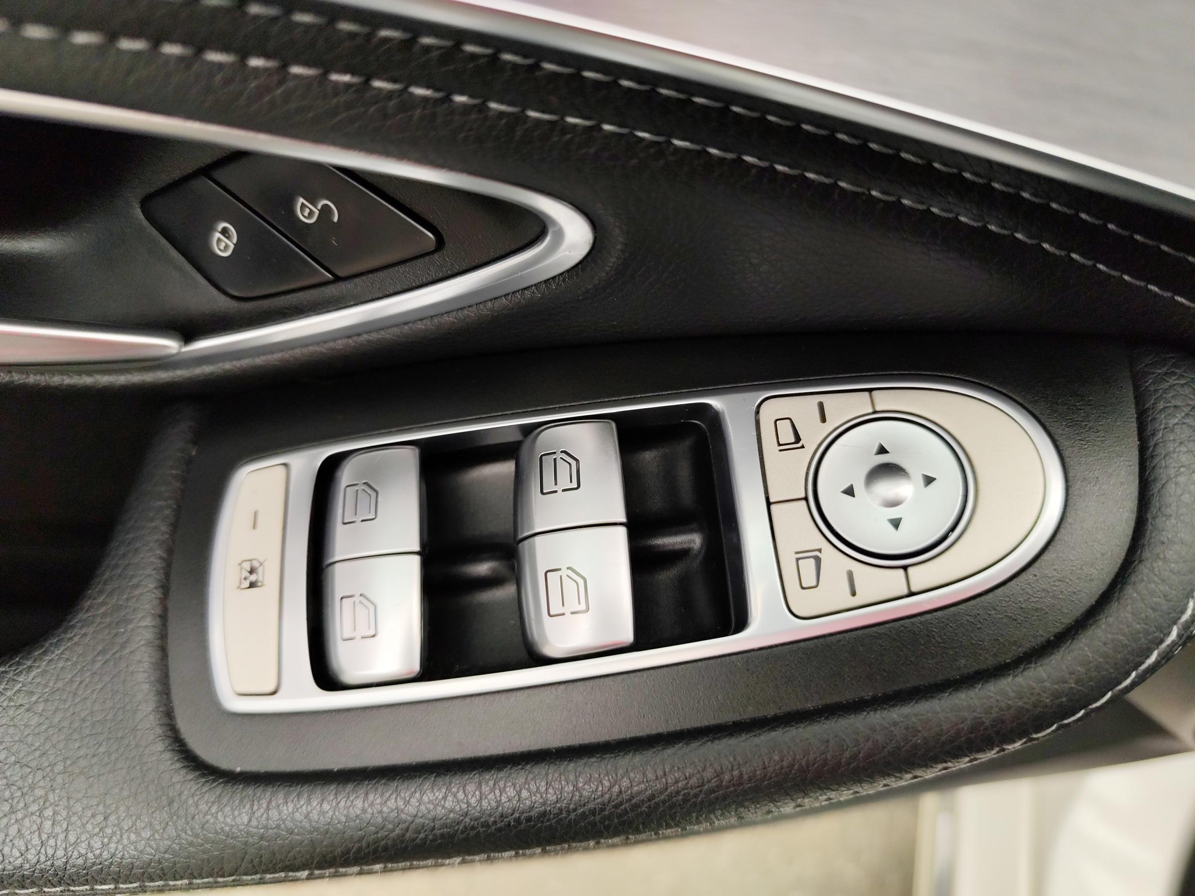 Mercedes-Benz Třída C, 2015 - pohled č. 13