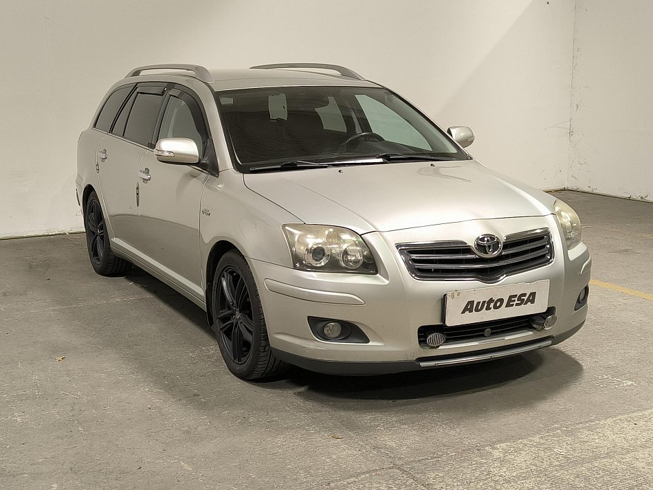 Toyota Avensis 2.2i 