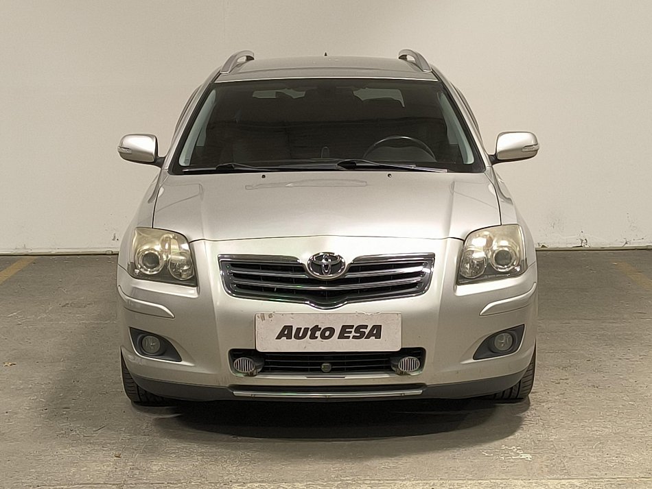 Toyota Avensis 2.2i 