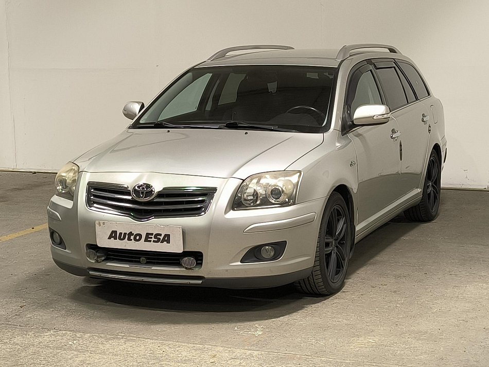 Toyota Avensis 2.2i 