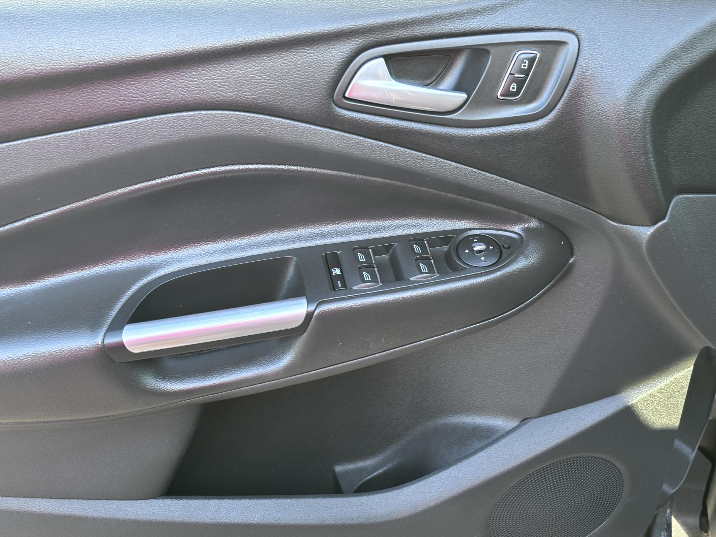 Ford Kuga, 2013 - pohled č. 12