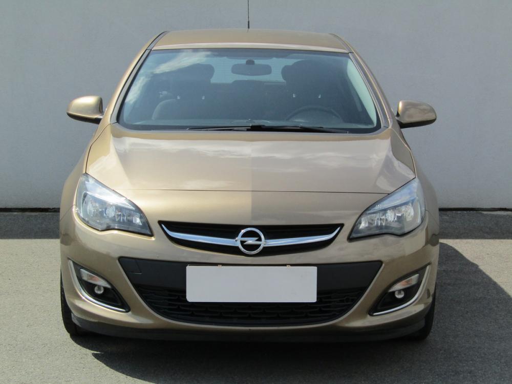 Opel Astra, 2013 - pohled č. 2