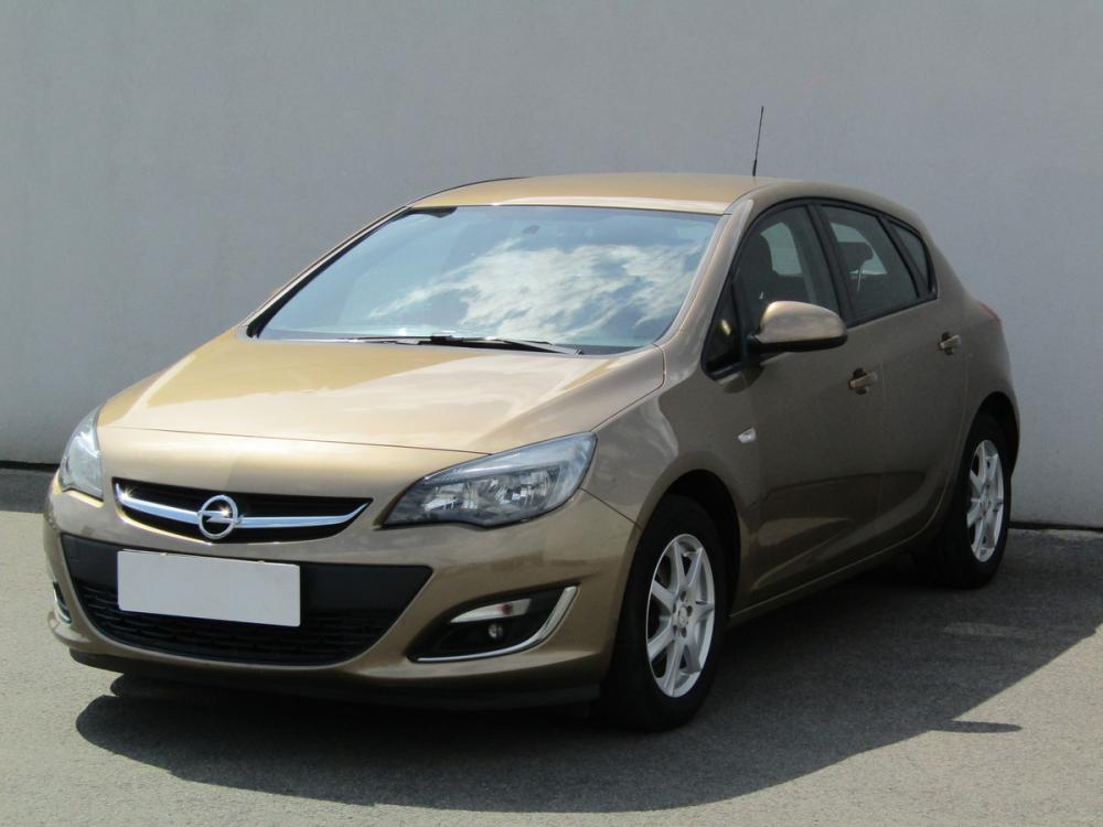 Opel Astra, 2013 - pohled č. 3