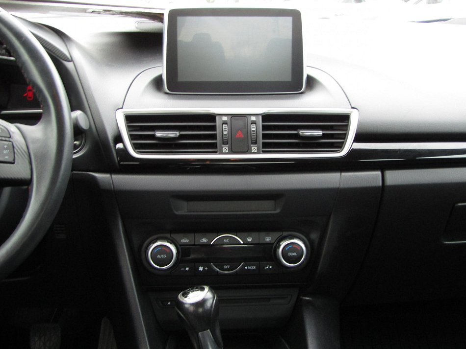 Mazda 3 1.5i 