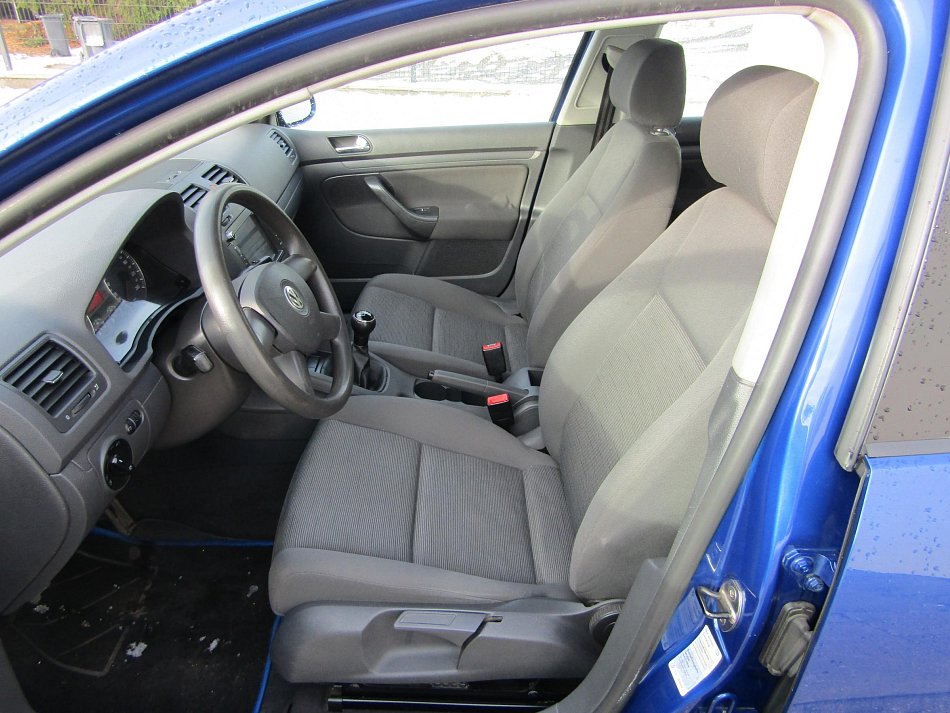 Volkswagen Golf 1.6 FSi 