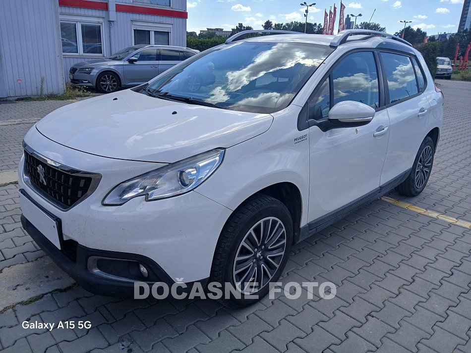 Peugeot 2008 1.2 i 