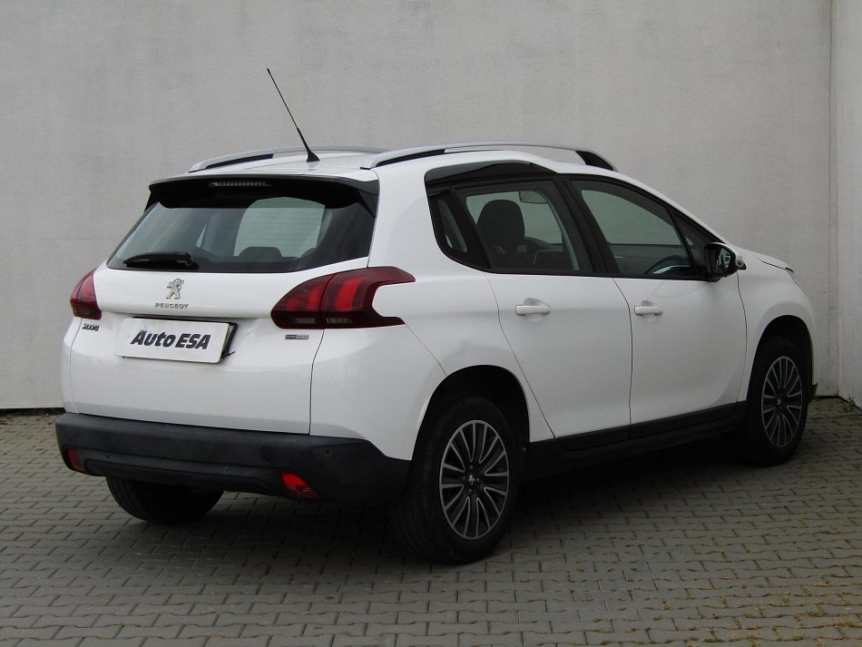 Peugeot 2008 1.2 i 