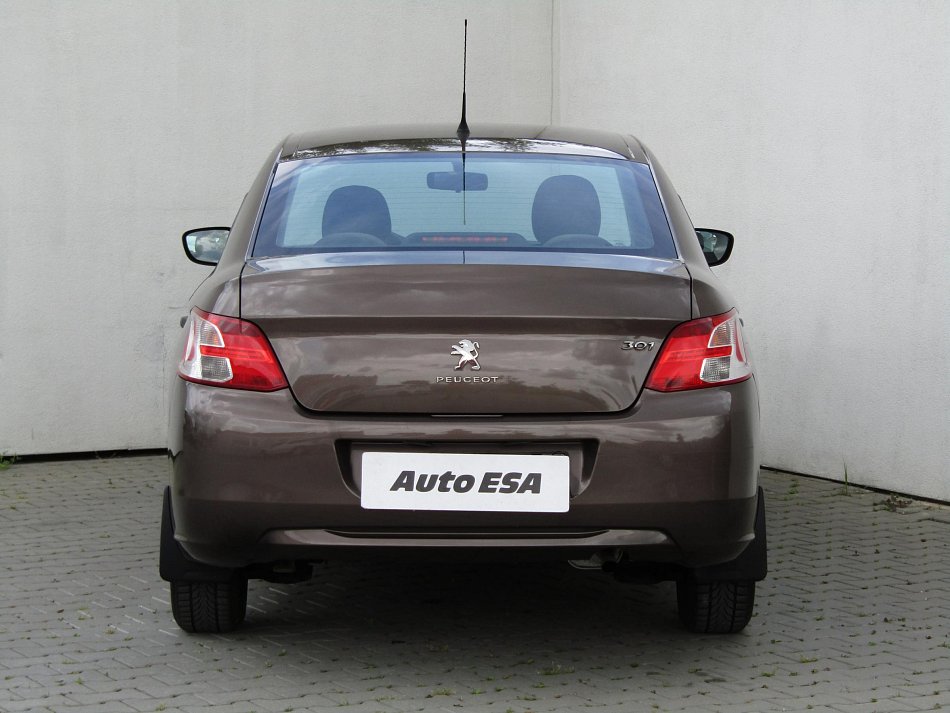 Peugeot 301 1.2i 