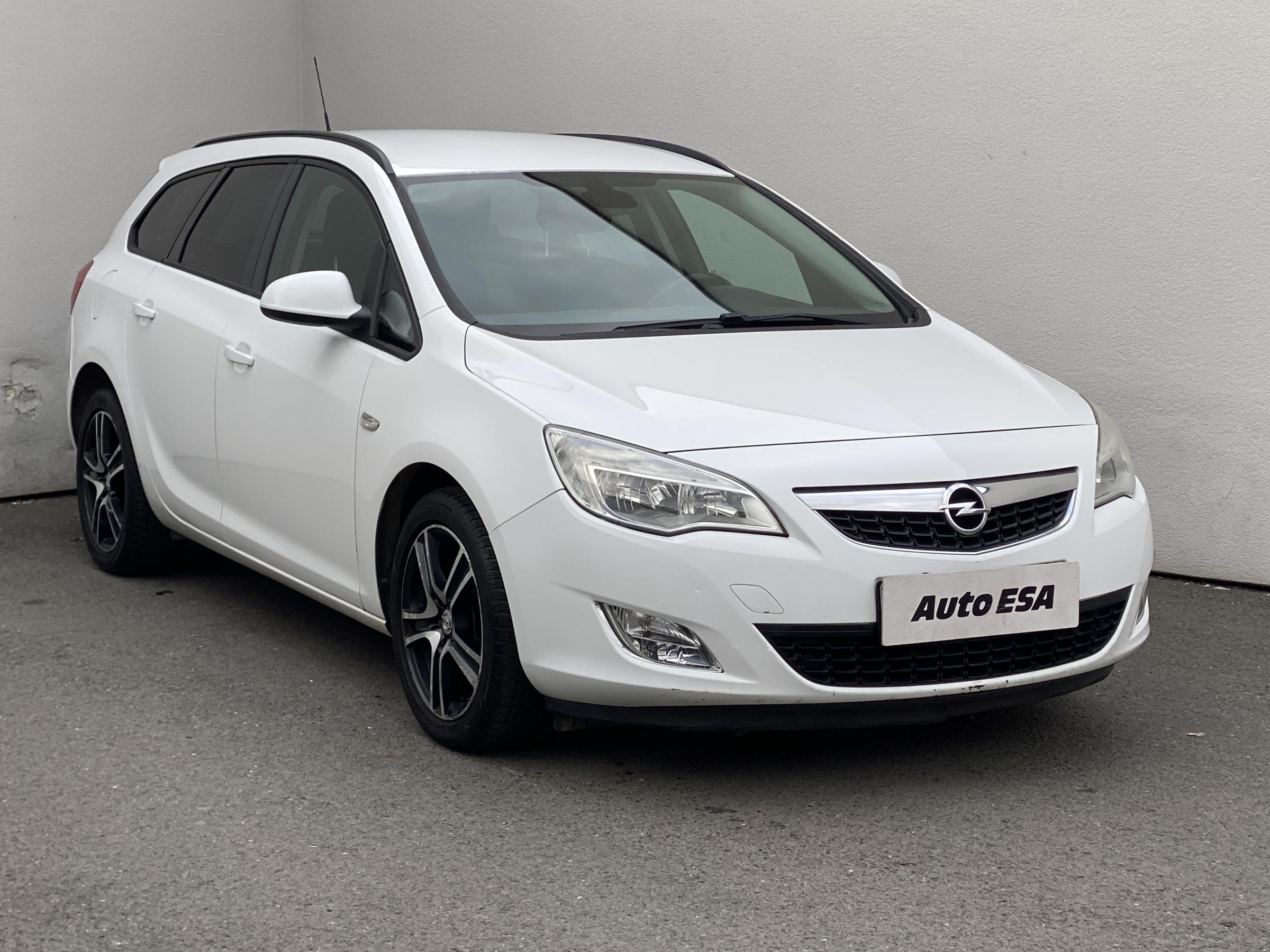 Opel Astra, 2011