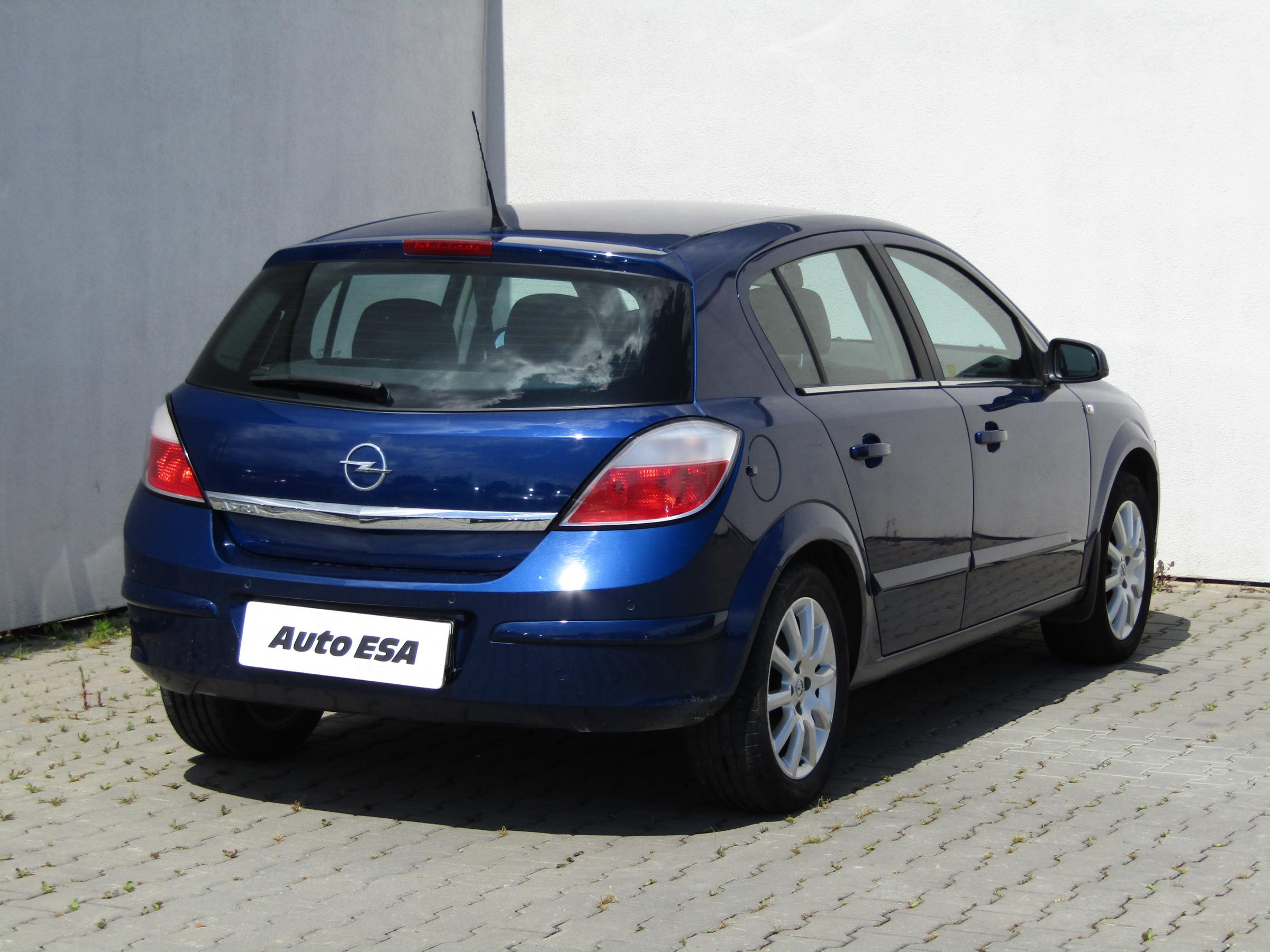 Opel Astra, 2005 - pohled č. 4