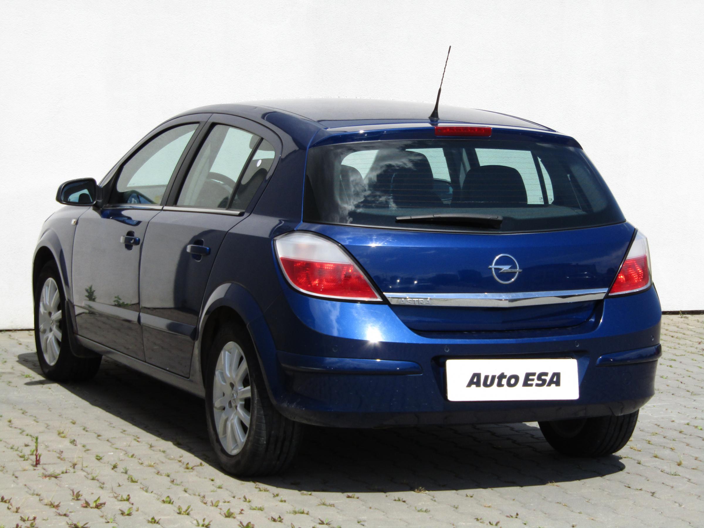 Opel Astra, 2005 - pohled č. 6