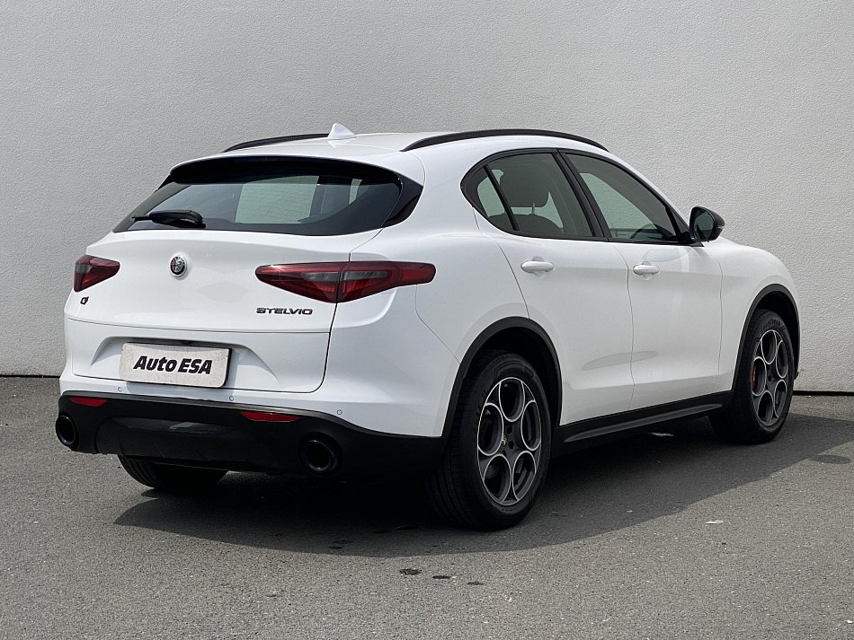 Alfa Romeo Stelvio 2.0T  4x4