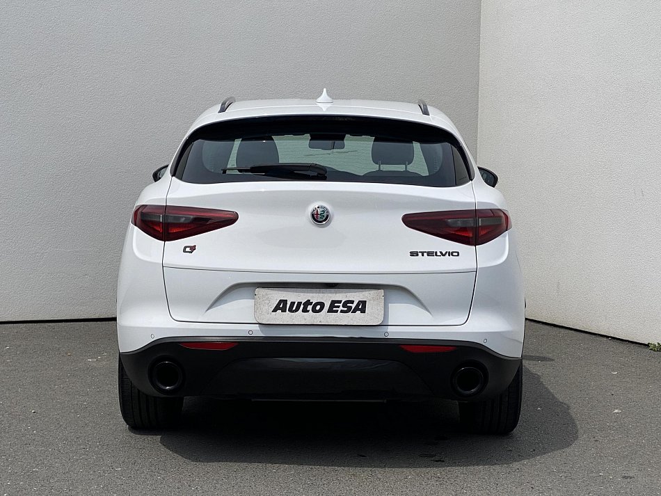 Alfa Romeo Stelvio 2.0T  4x4