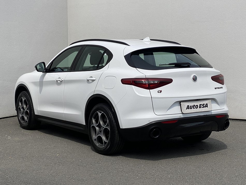 Alfa Romeo Stelvio 2.0T  4x4