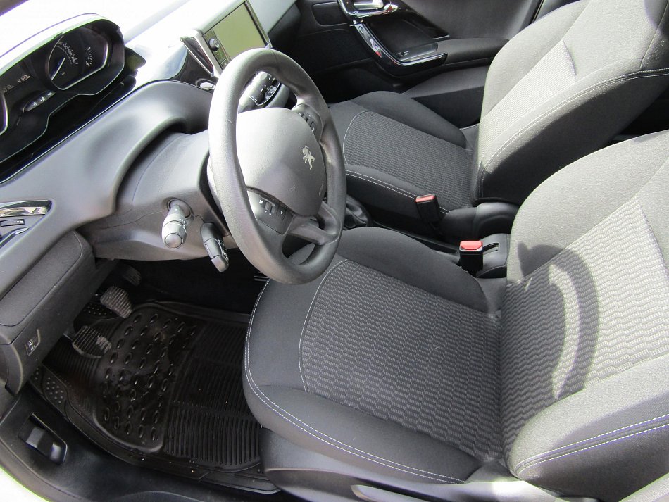 Peugeot 208 1.2i 