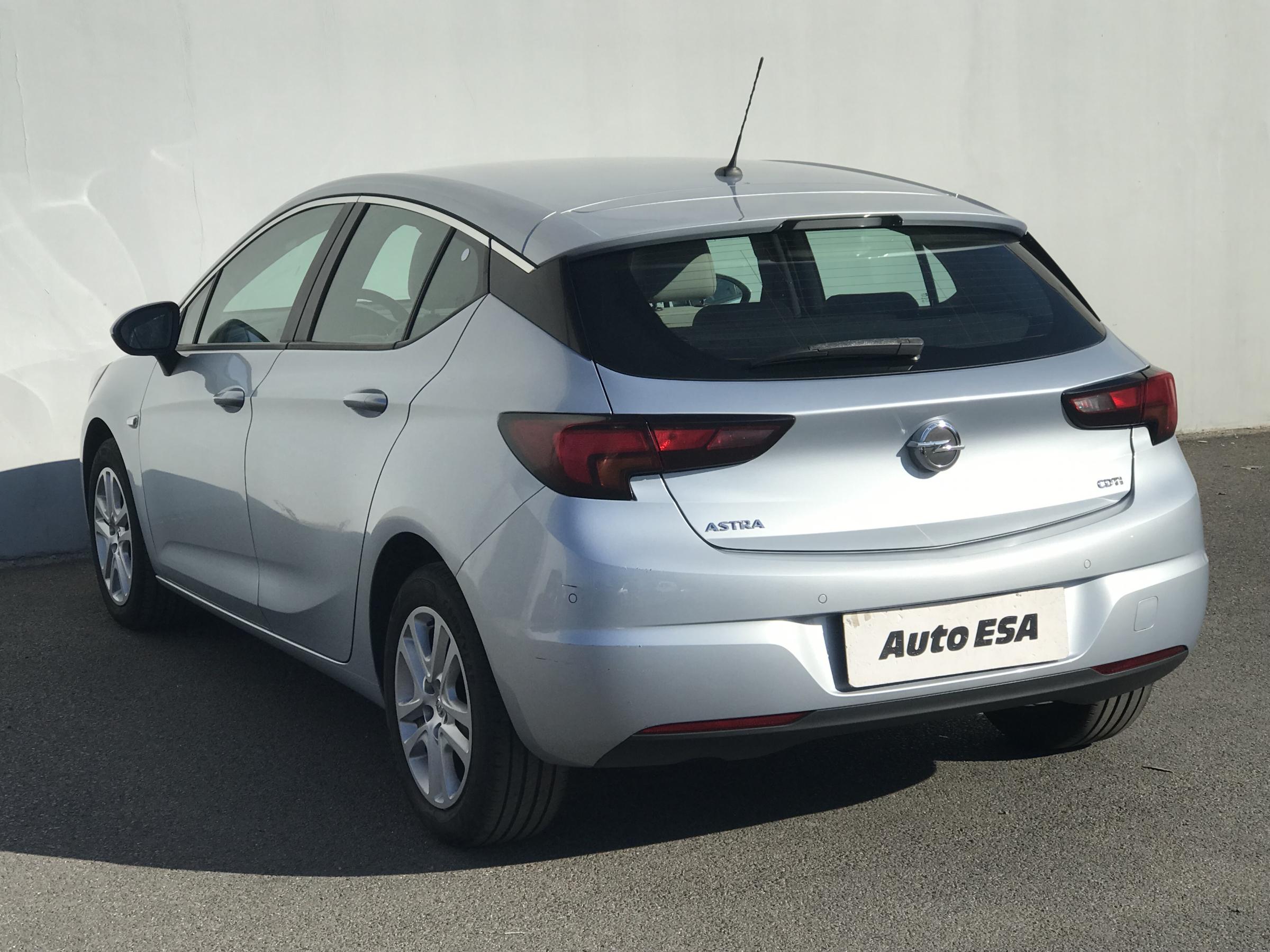 Opel Astra, 2017 - pohled č. 4