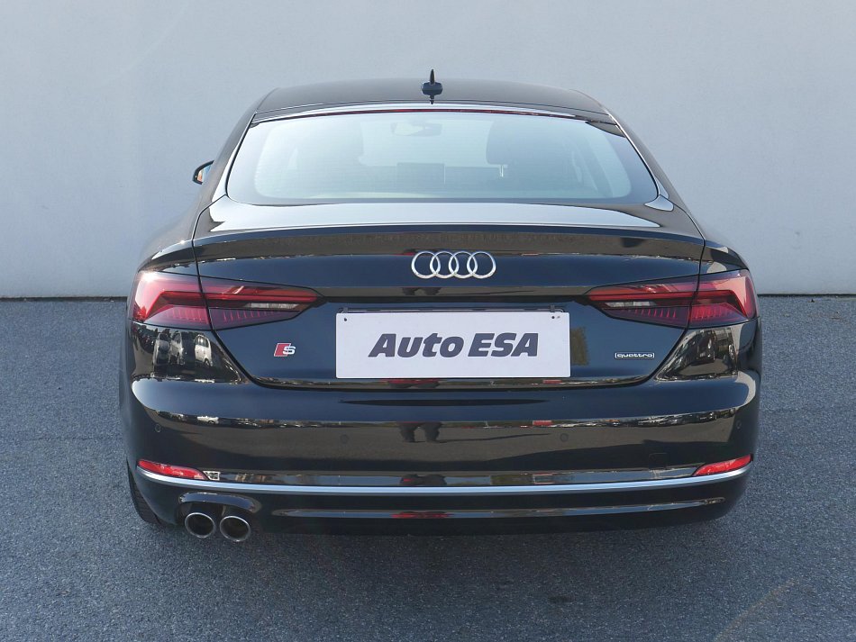 Audi A5 2.0TDi S-line quattro