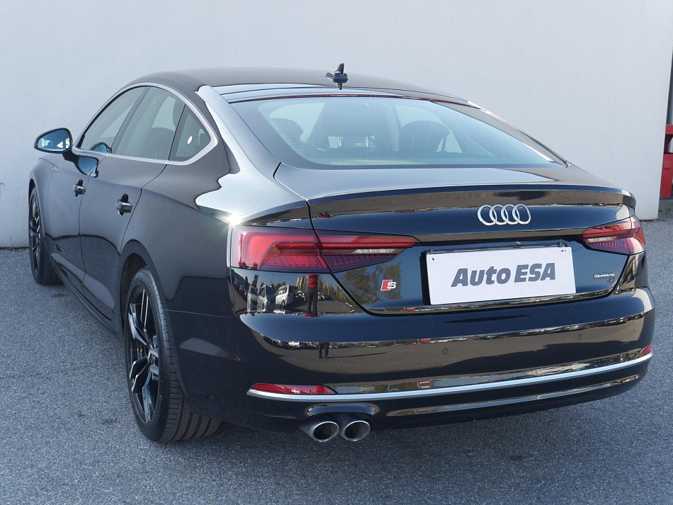 Audi A5 2.0TDi S-line quattro