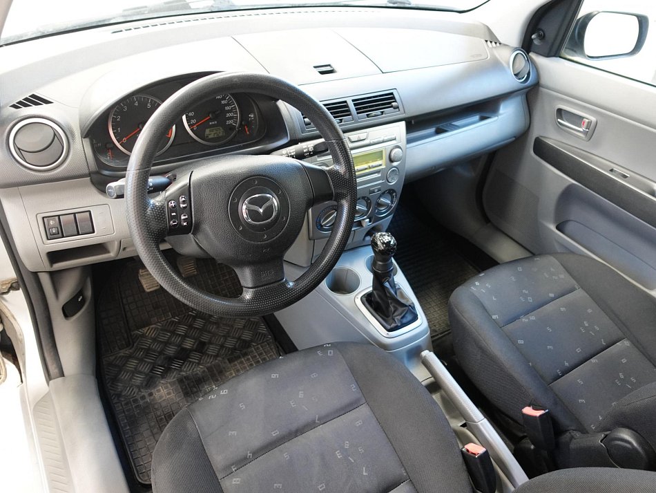 Mazda 2 1.2i 